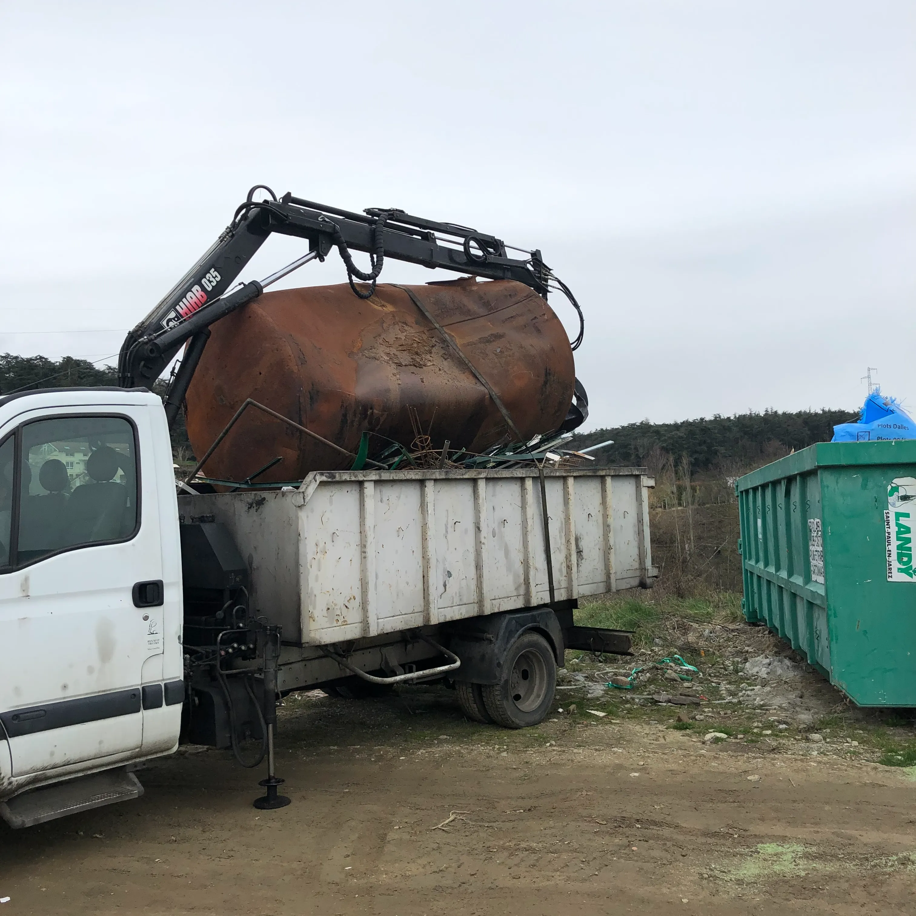 Équipe professionnelle de ferrailleur épaviste à Saint-Étienne