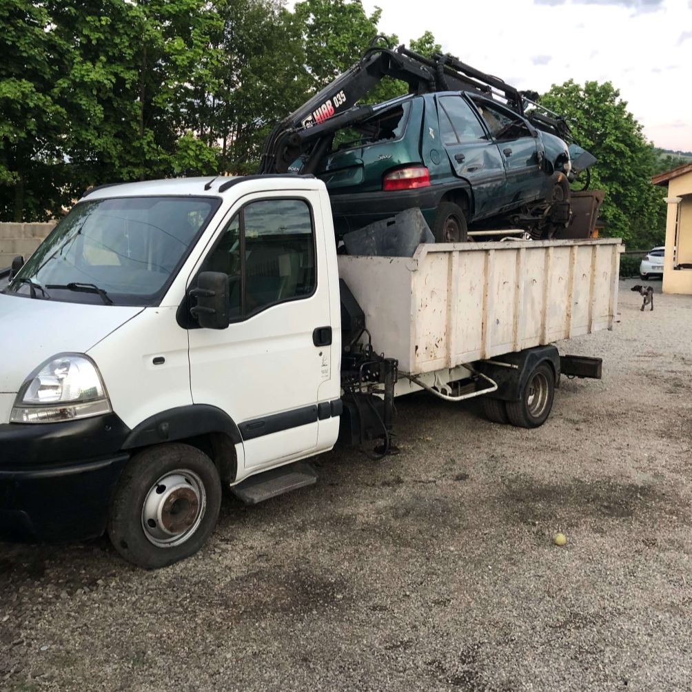 Enlèvement d'un véhicule hors d'usage à Saint-Étienne
